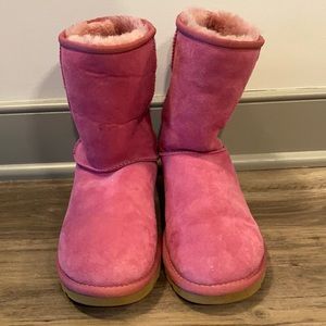 LIKE NEW pink ugg boots size 6